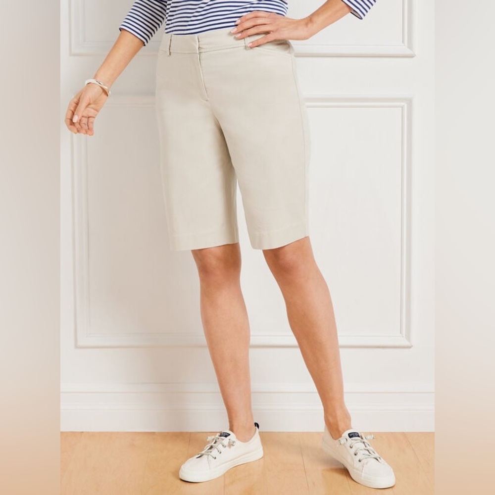 The Perfect Short Size 6 Light Khaki Stretch 10.5” Chino Bermuda Shorts